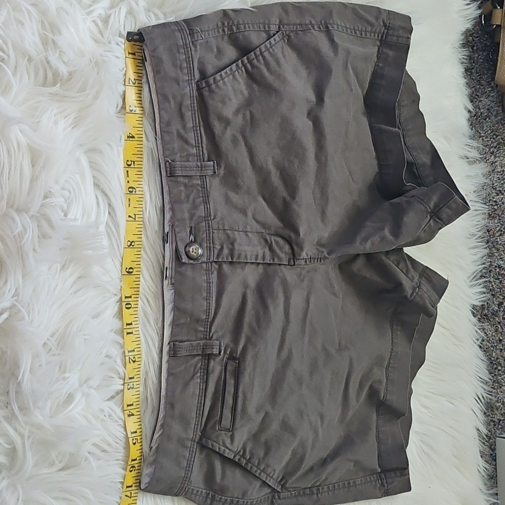 Old Navy Gray/Brown Shorts with 5" Inseam - Picture 6 of 8